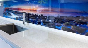 mutfak tezgah arası cam panel       